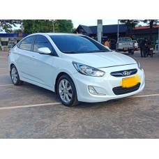 2013 Hyundai Accent blue 